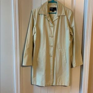 Cream cloth raincoat